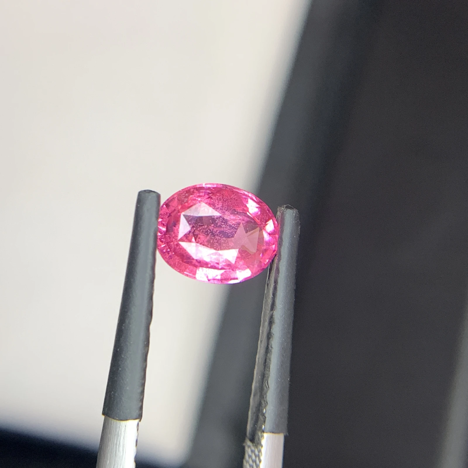 Natural Mahenge Spinel Vivid Pink 1.25 Carat Faceted Oval Shape Loose Gemstone — view 3
